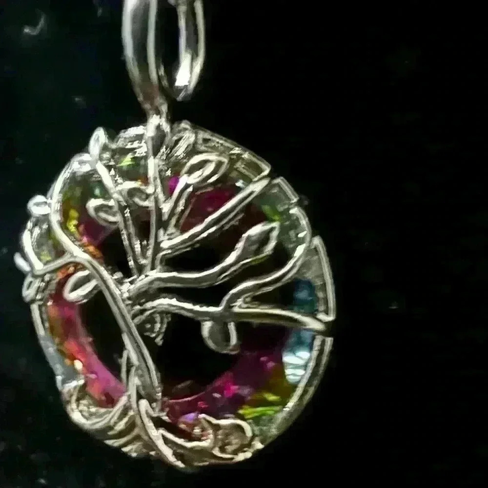 Stunning Tree of Life Necklace - Picture 2 of 8